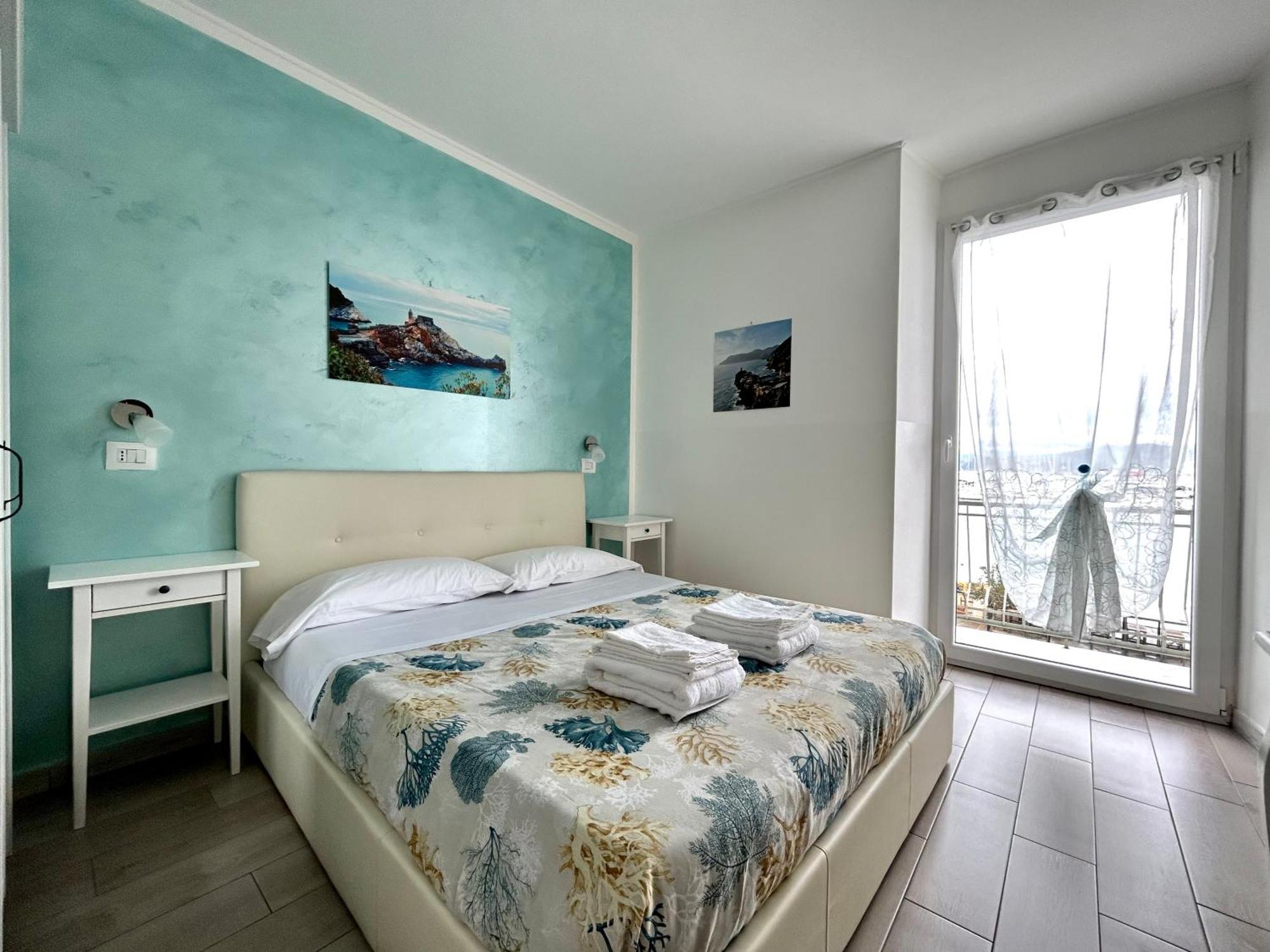 Fezzano / Portovenere Stilish Double Rooms With Sea View, Balcony Or Small Courtyard Екстер'єр фото