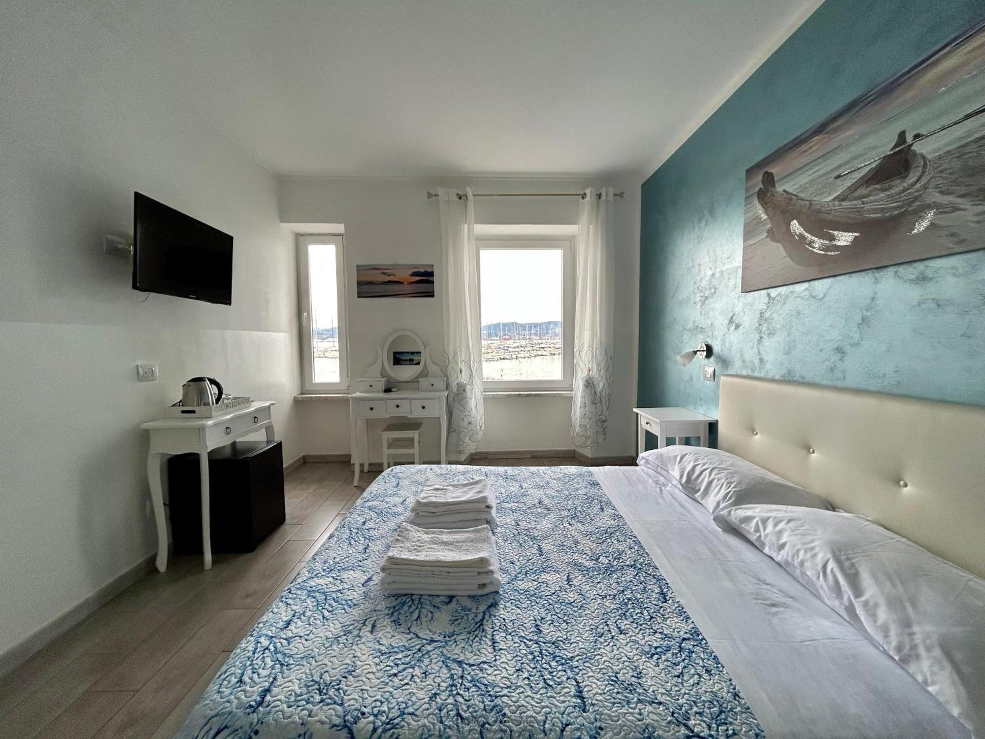 Fezzano / Portovenere Stilish Double Rooms With Sea View, Balcony Or Small Courtyard Екстер'єр фото