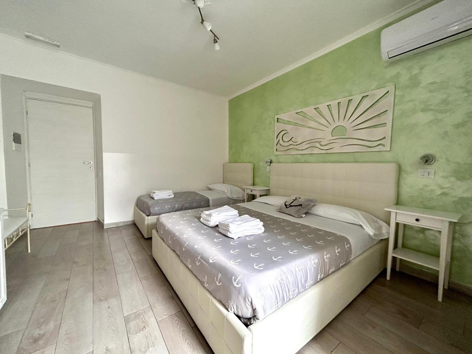 Fezzano / Portovenere Stilish Double Rooms With Sea View, Balcony Or Small Courtyard Екстер'єр фото