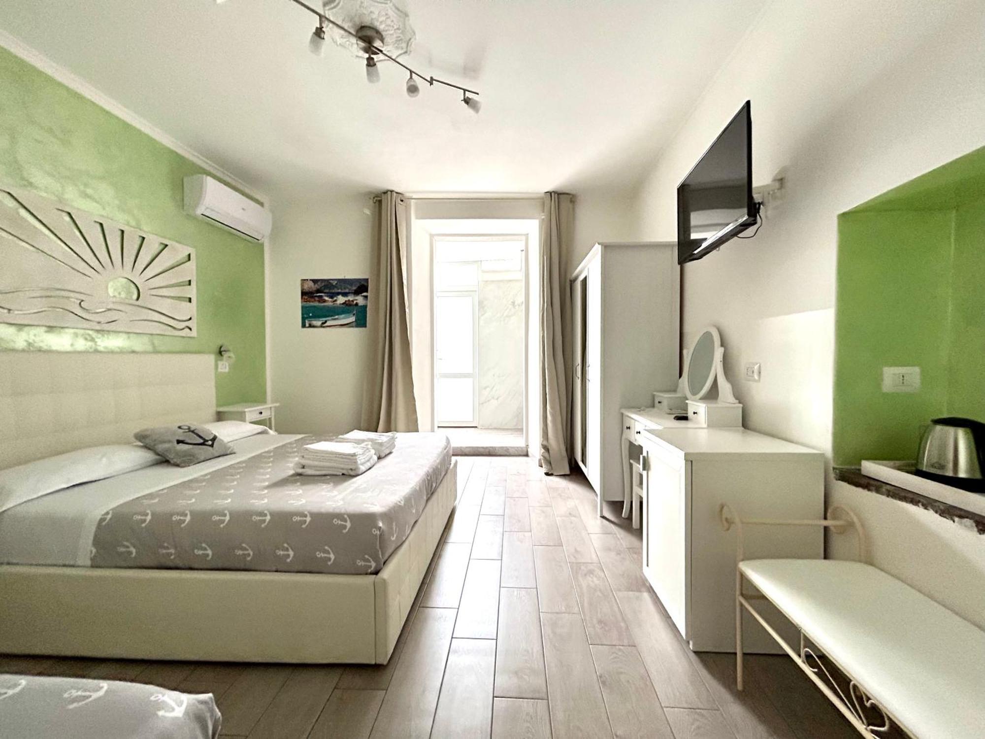 Fezzano / Portovenere Stilish Double Rooms With Sea View, Balcony Or Small Courtyard Екстер'єр фото