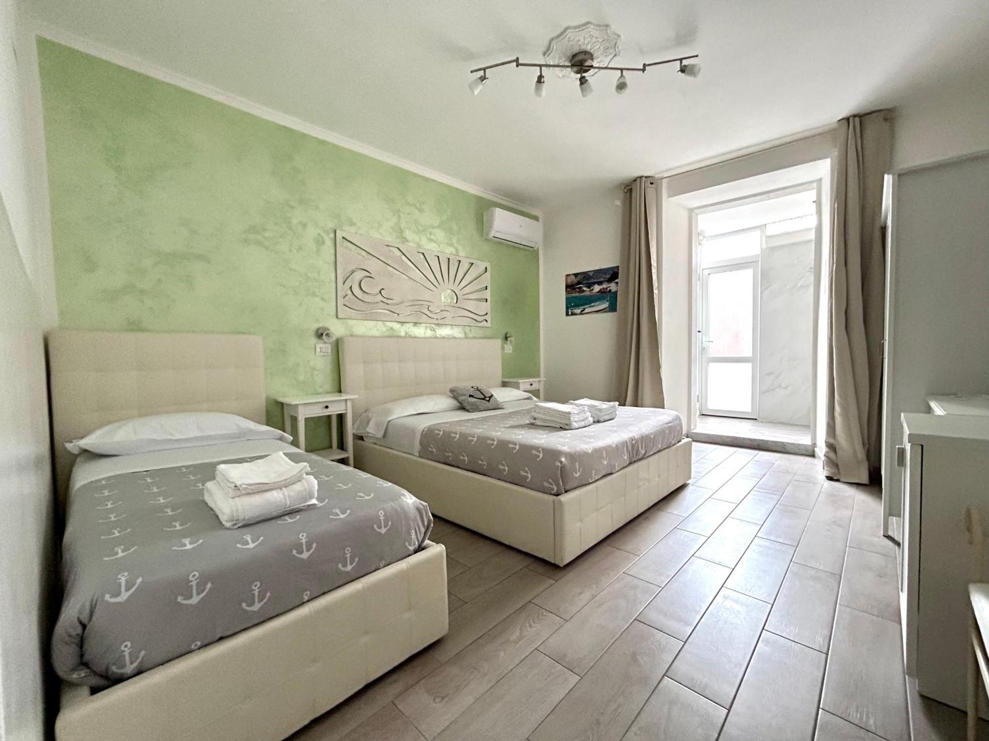 Fezzano / Portovenere Stilish Double Rooms With Sea View, Balcony Or Small Courtyard Екстер'єр фото