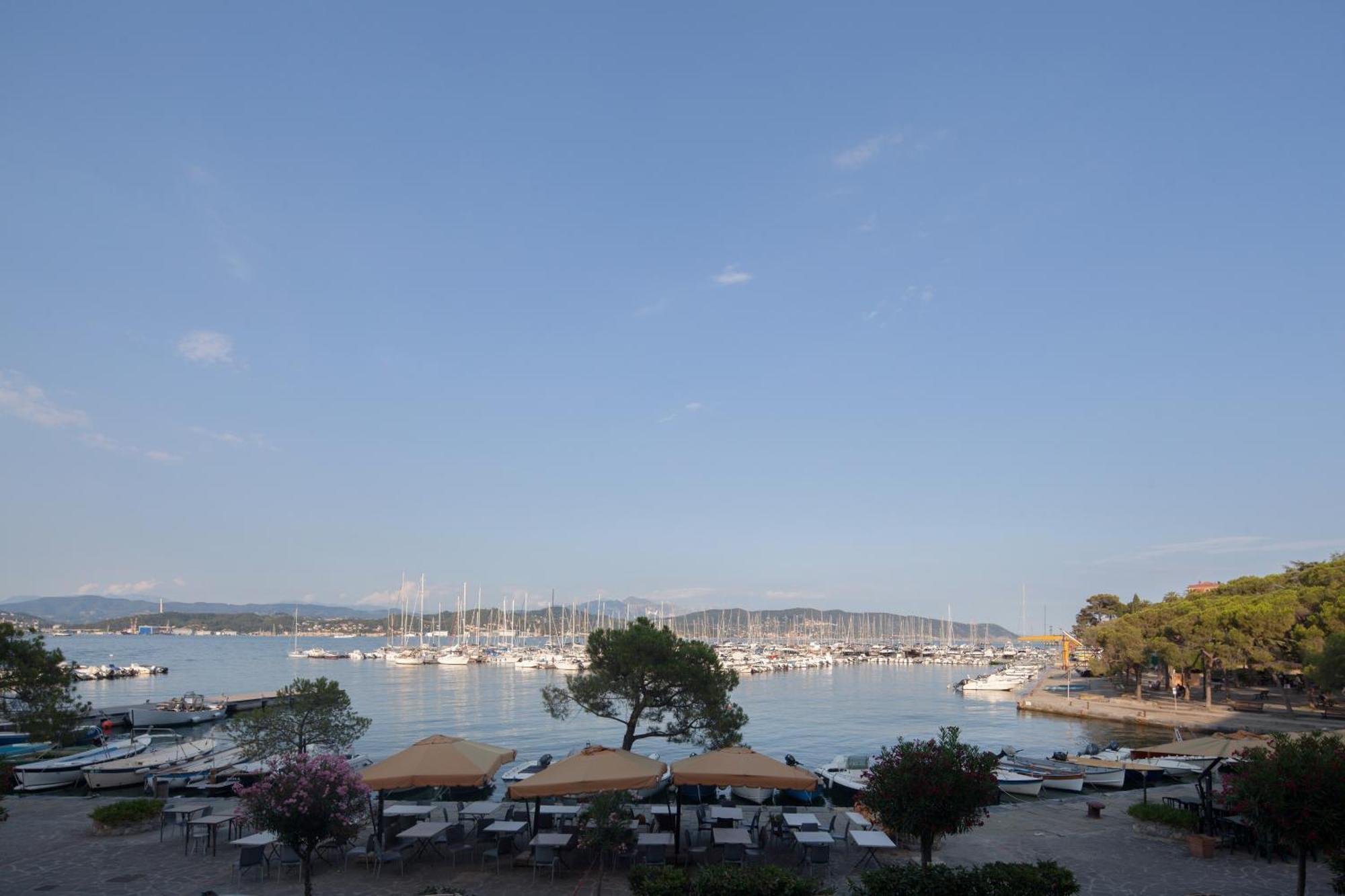 Fezzano / Portovenere Stilish Double Rooms With Sea View, Balcony Or Small Courtyard Екстер'єр фото