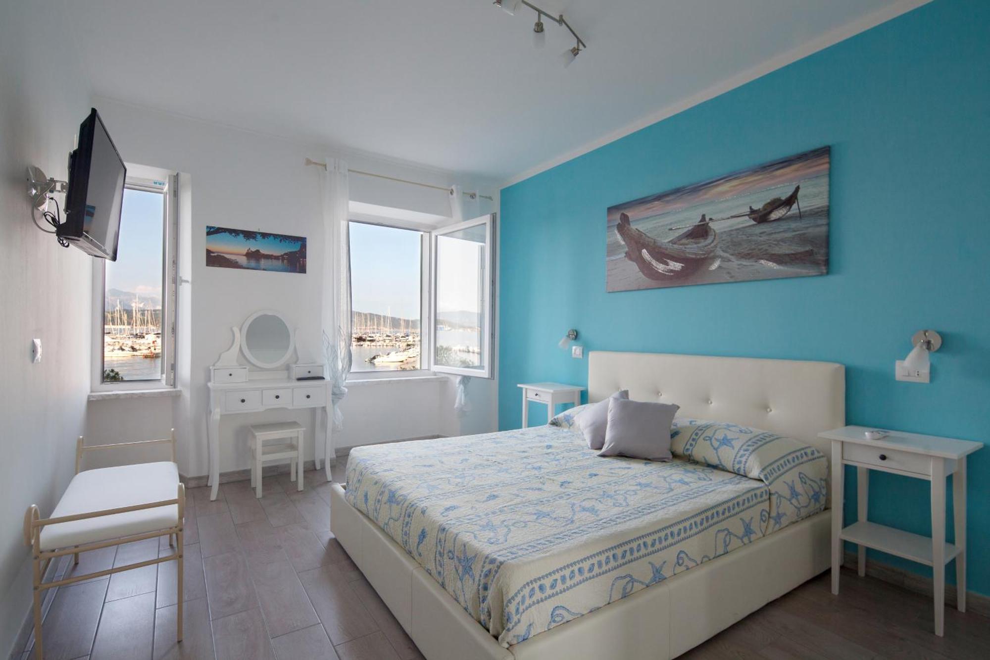 Fezzano / Portovenere Stilish Double Rooms With Sea View, Balcony Or Small Courtyard Екстер'єр фото