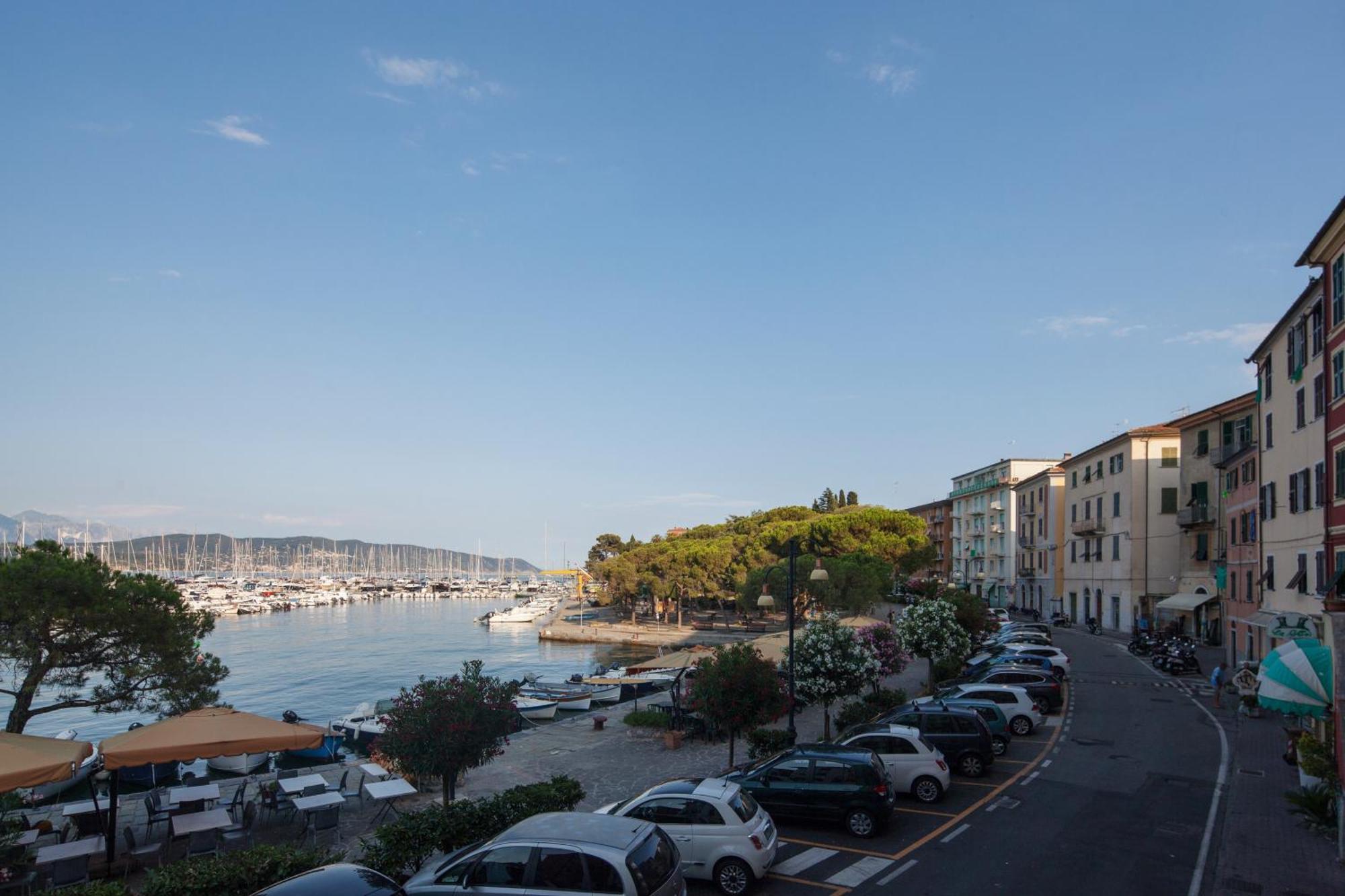 Fezzano / Portovenere Stilish Double Rooms With Sea View, Balcony Or Small Courtyard Екстер'єр фото